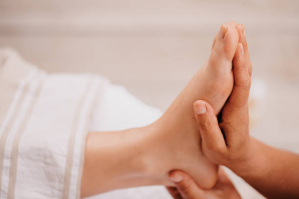 Est-ce qu’un podologue pour adultes à Lyon peut m’aider à soulager des douleurs de hanche liées à ma posture ?