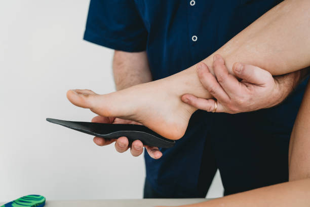 Un podologue pour adultes à Lyon intervient-il aussi sur les problèmes d’ongles et de peau, ou uniquement sur la posture ?