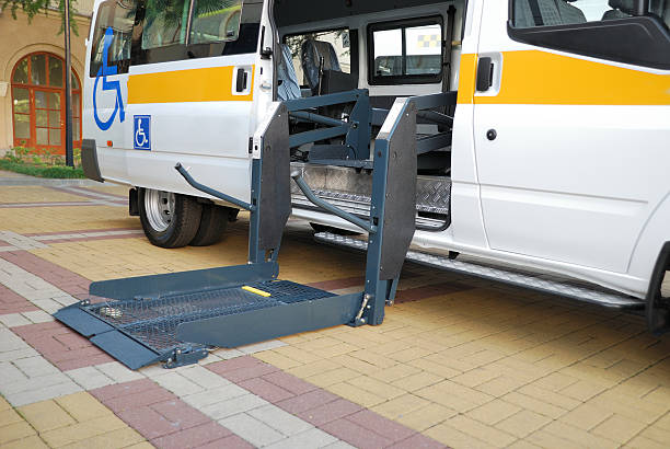 Quels sont les coûts associés à un transport de sang en urgence versus en mission programmée ?