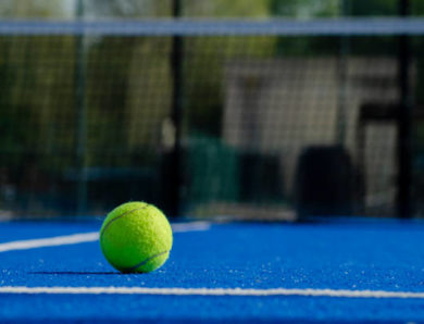 Quelles démarches administratives faut-il anticiper avant une construction terrain de padel ?