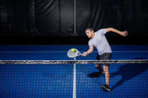 Une étude acoustique peut-elle être obligatoire pour faire construire un terrain de padel près d’une zone résidentielle ?